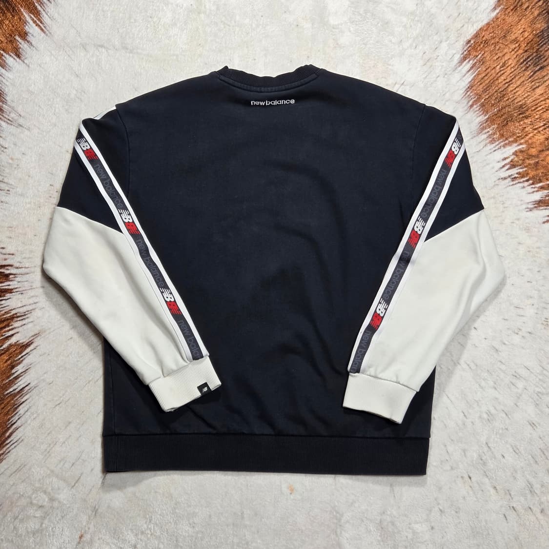 뉴발란스 사이드 배색 맨투맨 상품이미지6