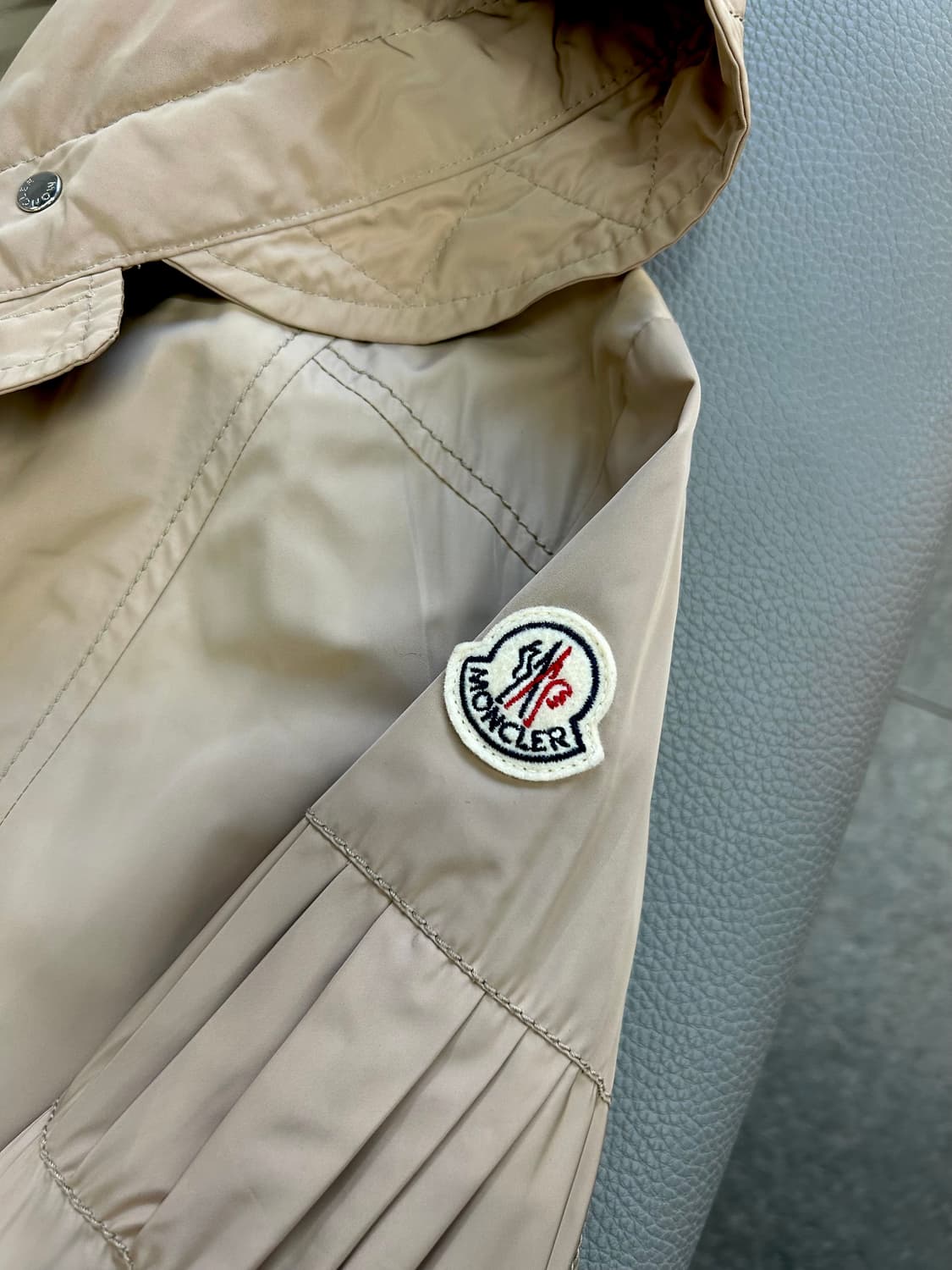 몽클레어 여성 베이지 후드 바람막이 자켓(4사이즈)정품 상품이미지5