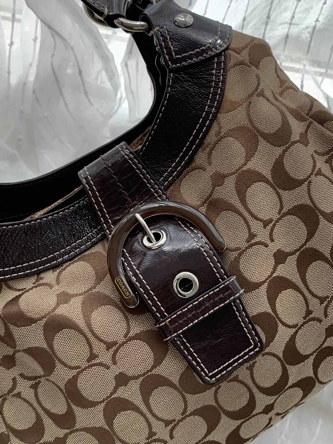 Coach Buckle Shoulder Bag Brown 🤎💼 상품이미지4
