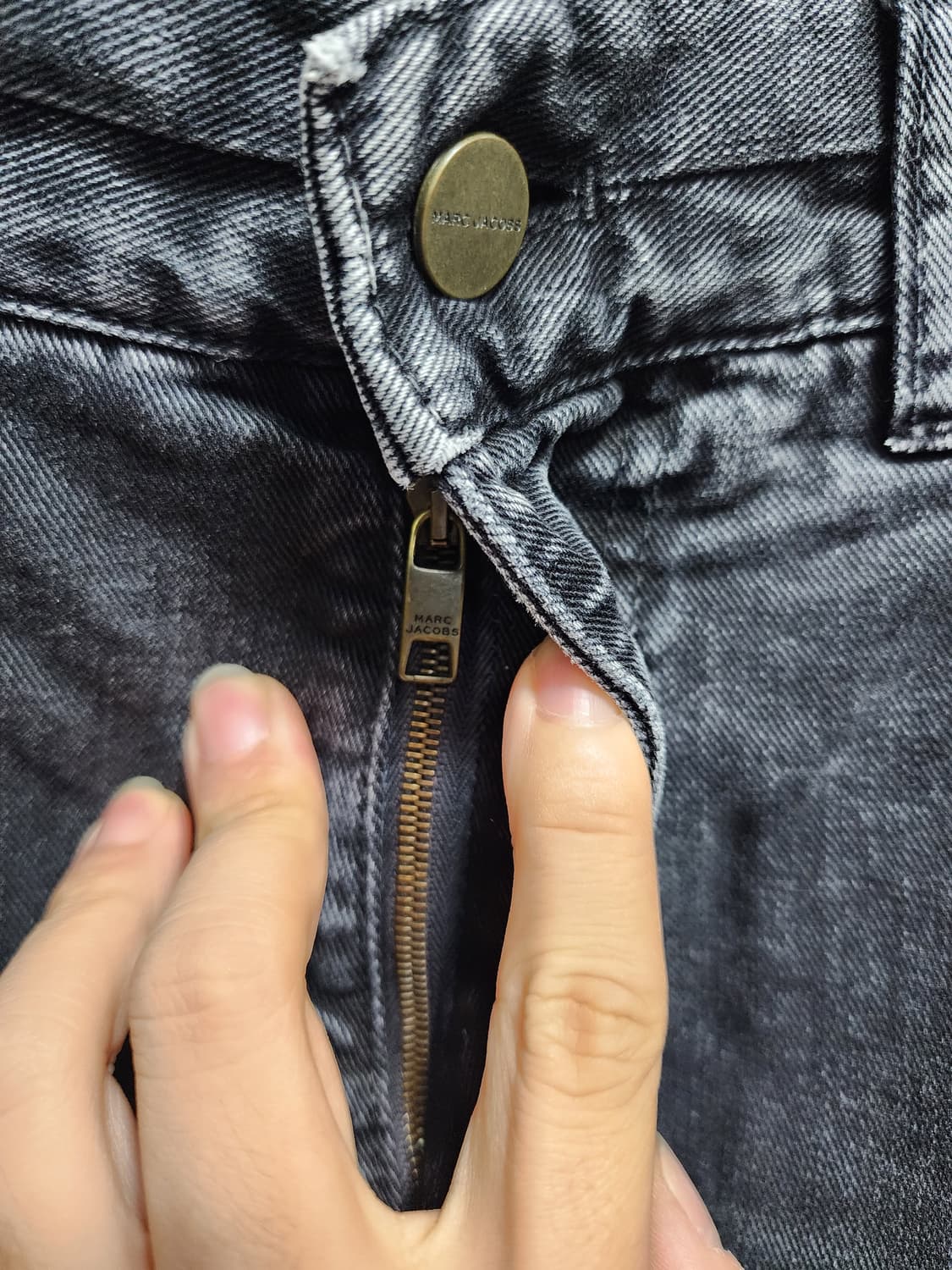 마크제이콥스 이태리 뉴클래식 블랙진 상품이미지5