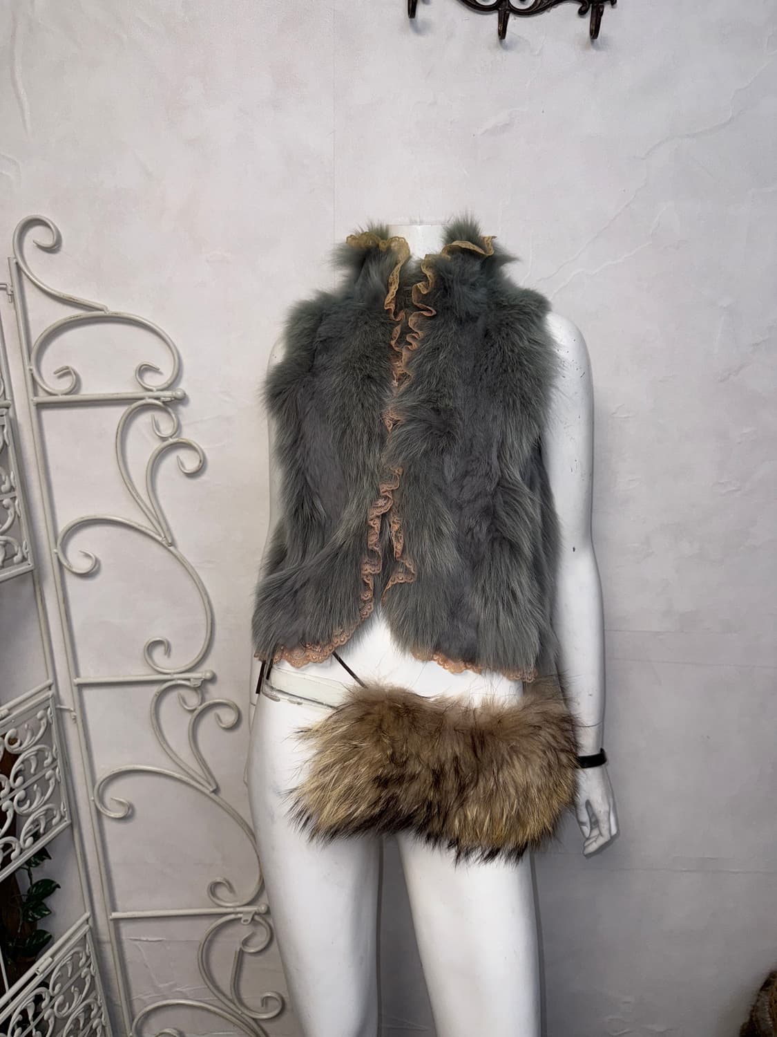 Ash blue rabbit & fox fur lace vest 상품이미지4