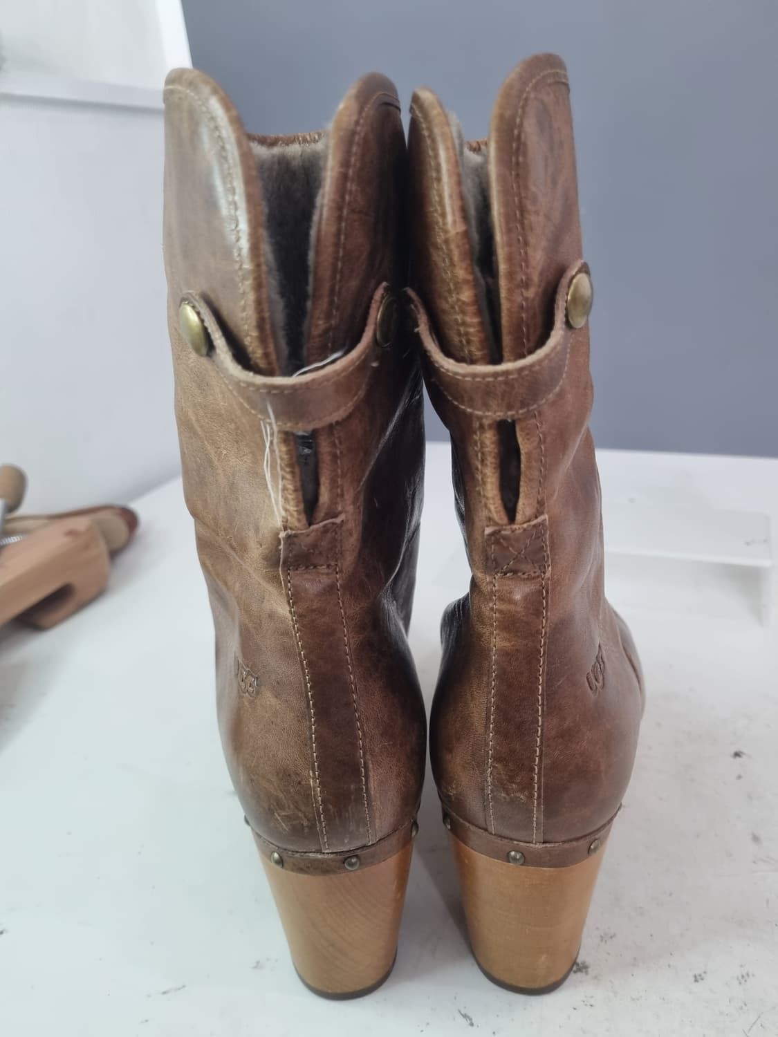 어그 250 브라운 레더 부츠 상품이미지4