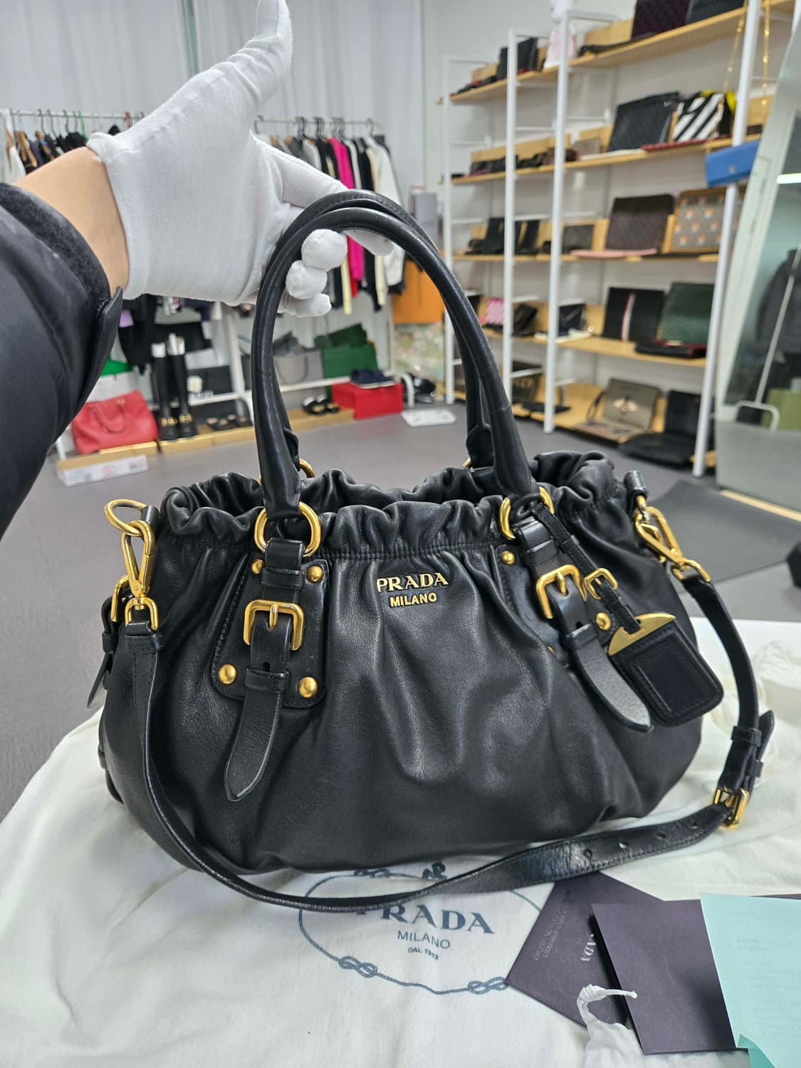 [A급컨디션]프라다 가죽 숄더백 상품이미지1