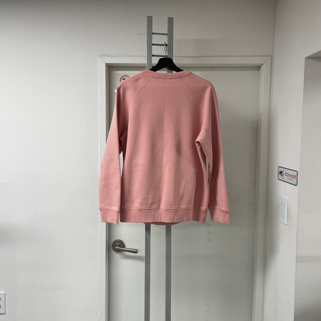 아크네스튜디오 핑크 맨투맨 S(W) 상품이미지6