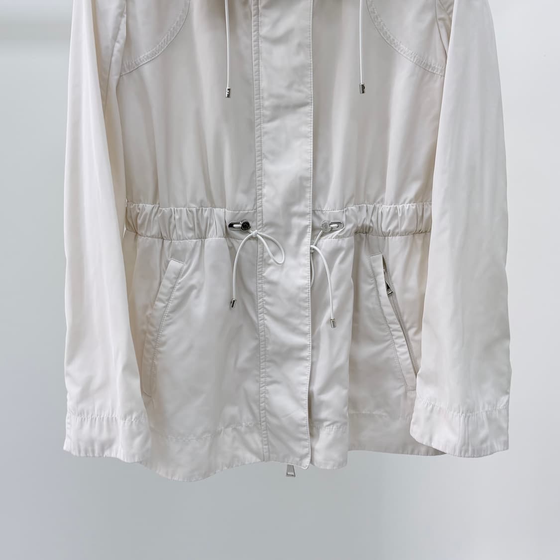 [S+급/2] 몽클레어 오크레 여성 후드 바람막이 자켓 아이보리 상품이미지4