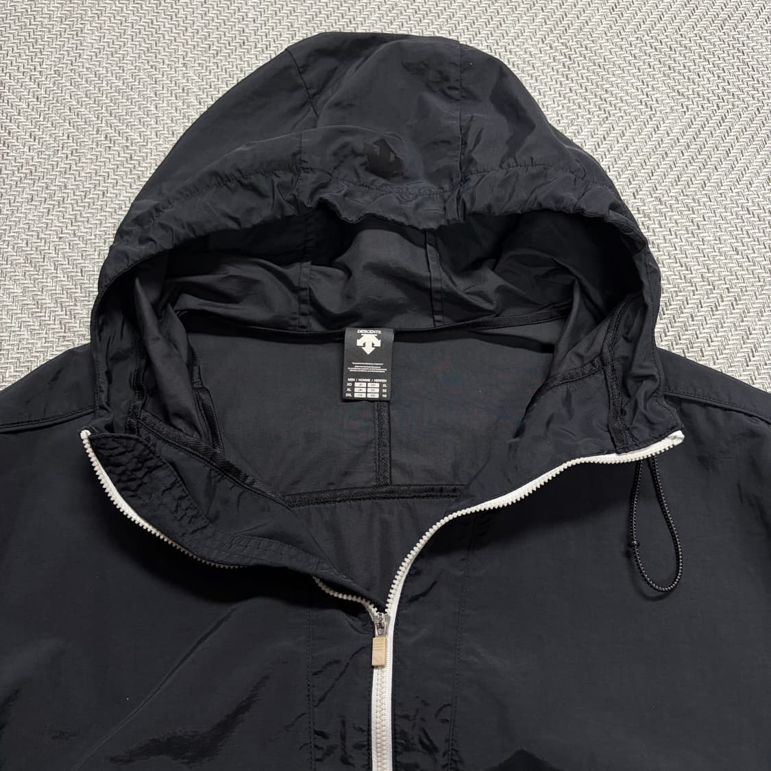 (110)데상트 블랙 아노락 바람막이  상품이미지3