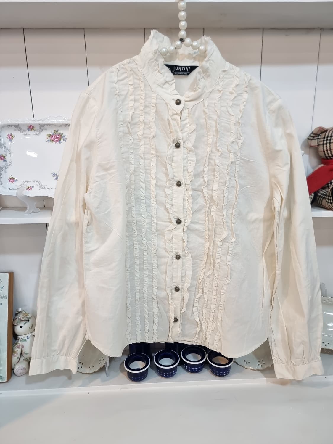 JUNTINI 프릴 장식 블라우스 아이보리 상품이미지1