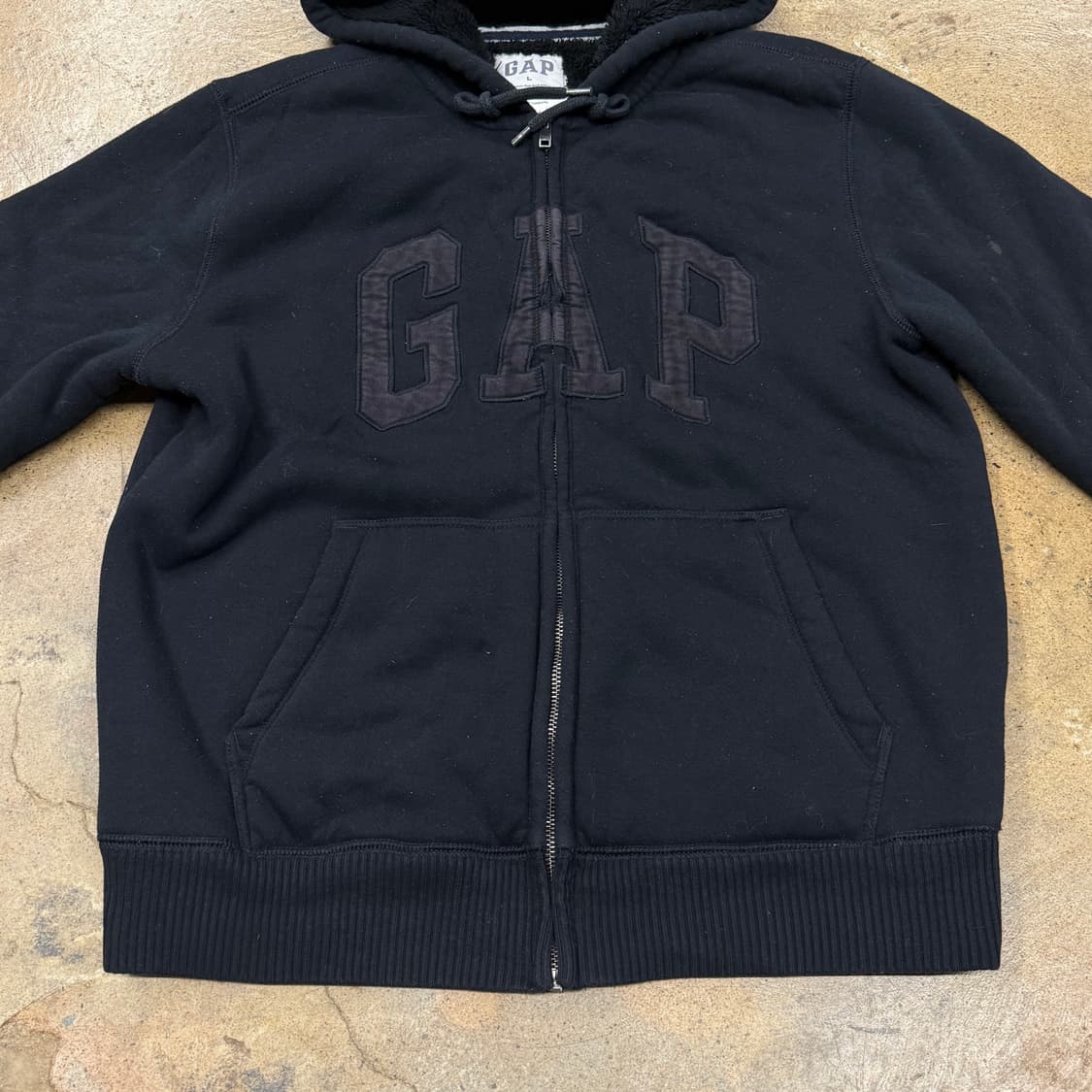 갭 올블랙 후드집업 상품이미지3