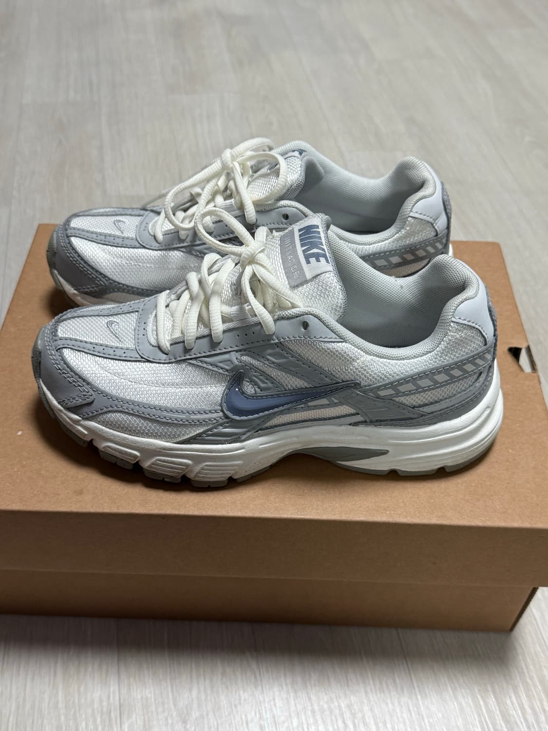 나이키 이니시에터 상품이미지2