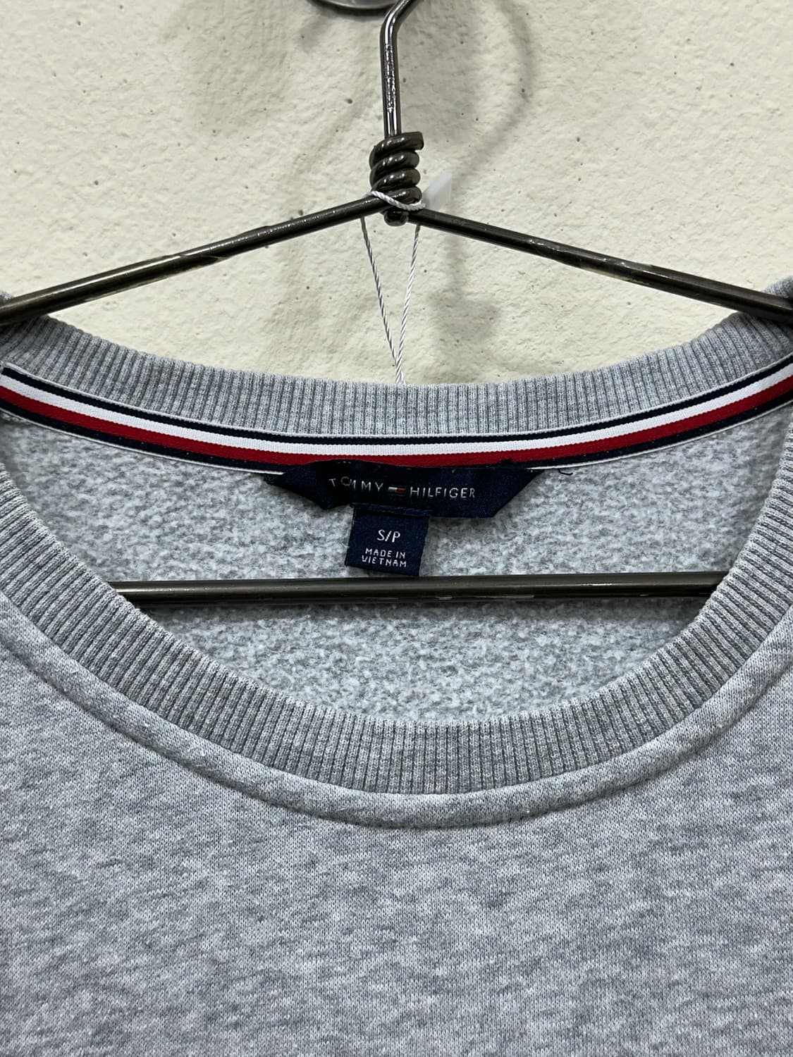 타미힐피거 자수로고 맨투맨 
 상품이미지2