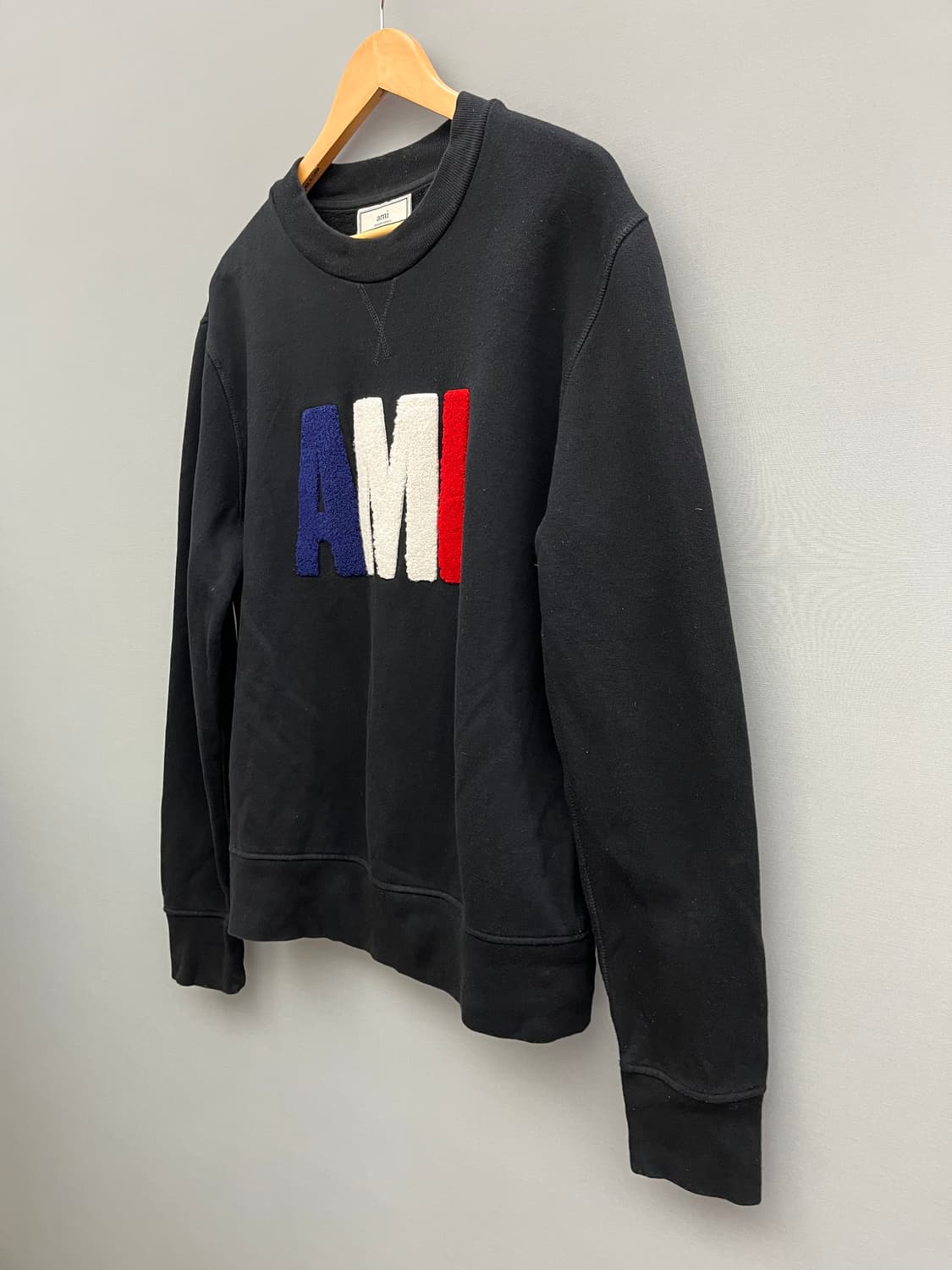 아미 AMI 로고 블랙 맨투맨 상품이미지3
