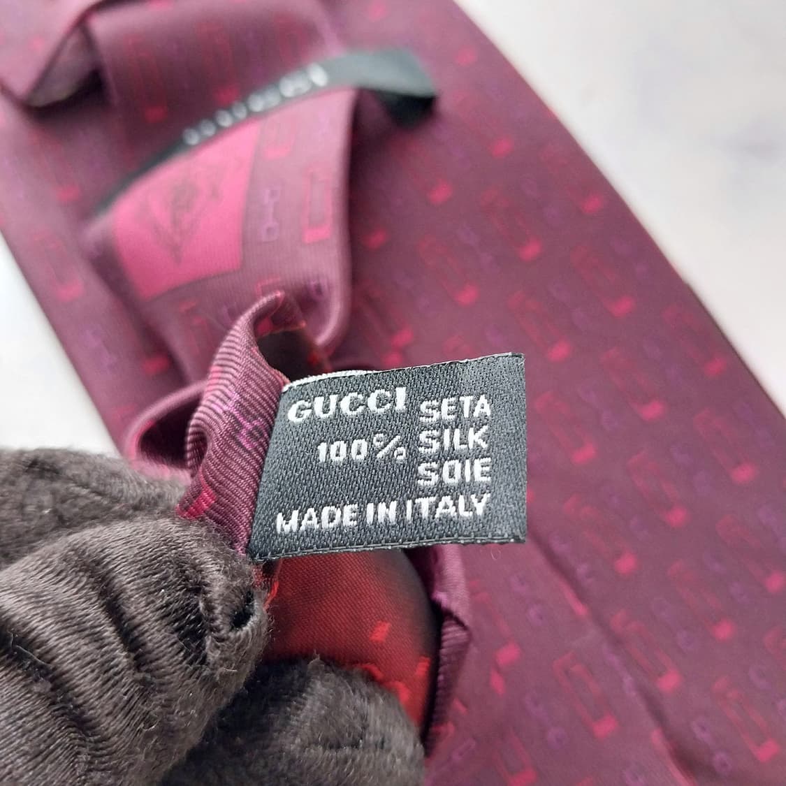 구찌 g로고 전체 패턴 넥타이 버건디 컬러 9.3cm A등급 K2620 상품이미지9