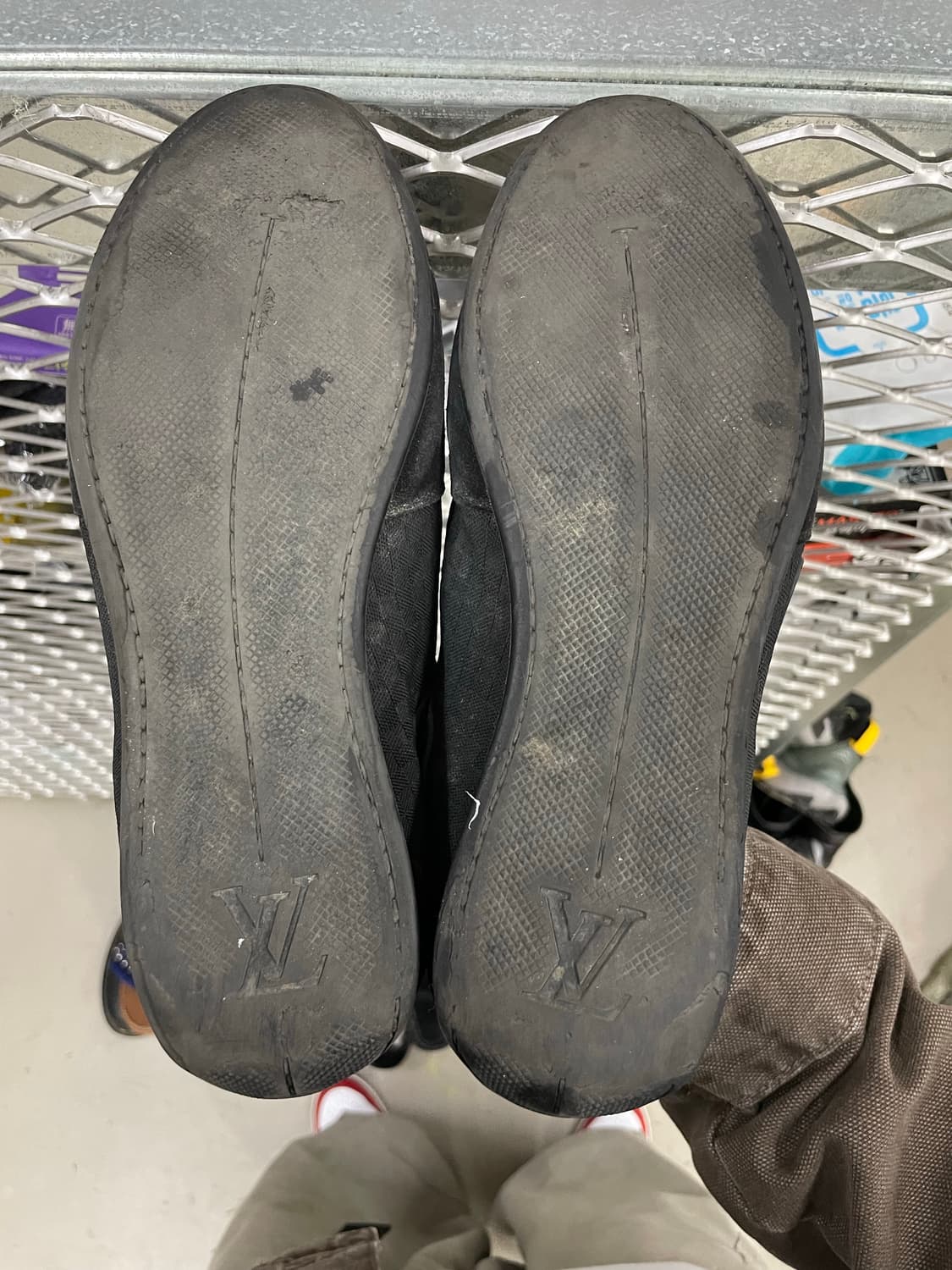 루이비통 스웨이드 스니커즈 블랙 7 (gr-4701) 상품이미지6