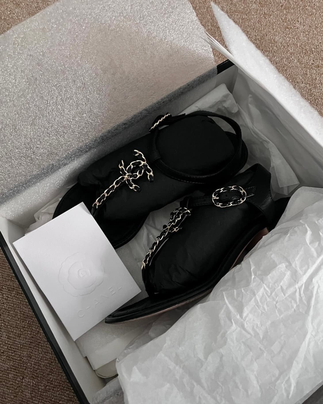 샤넬 클래식 CC로고 체인 스트랩 샌들 은장 상품이미지6