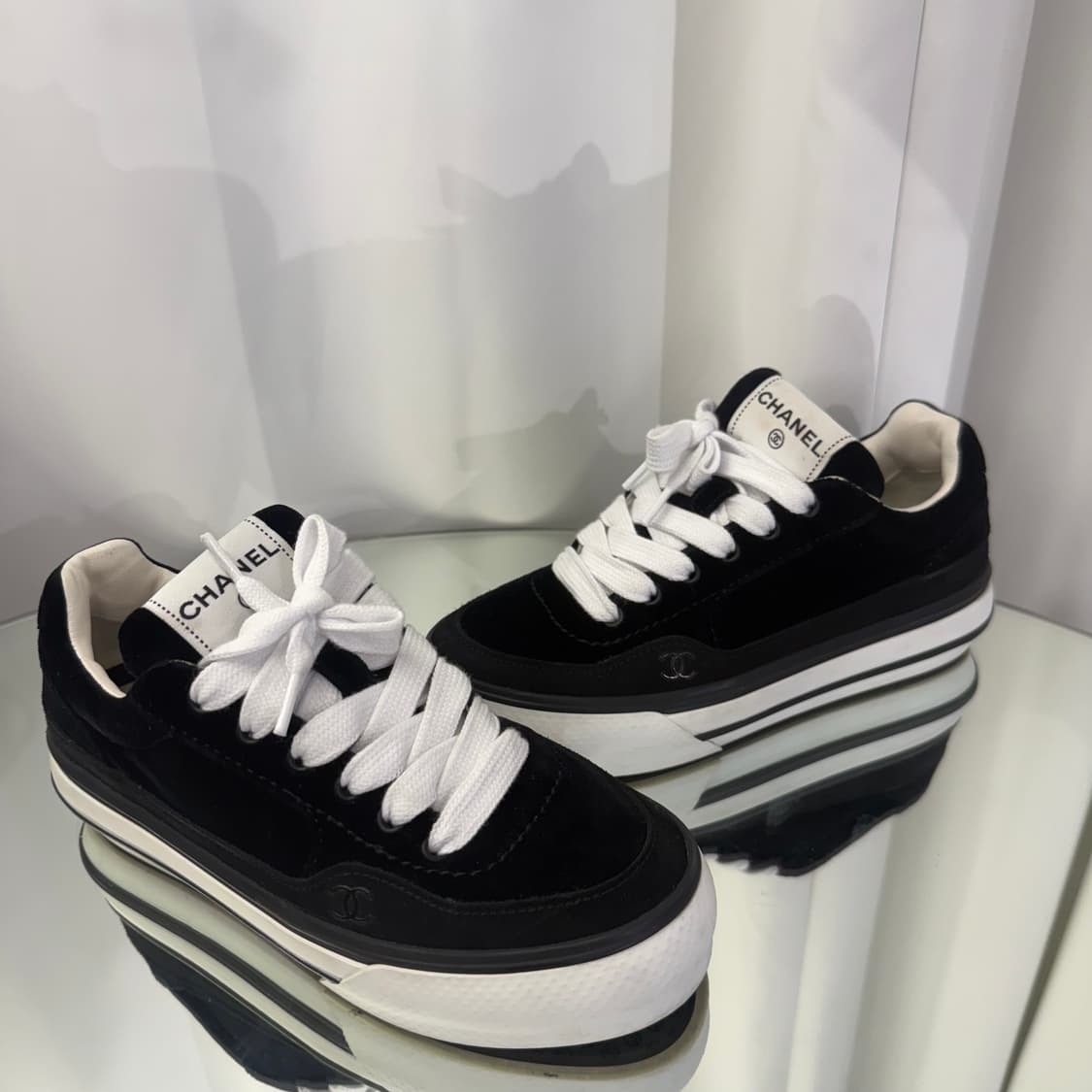 (36.5) 샤넬 마크다운 벨벳 스웨이드 스니커즈,  상품이미지2