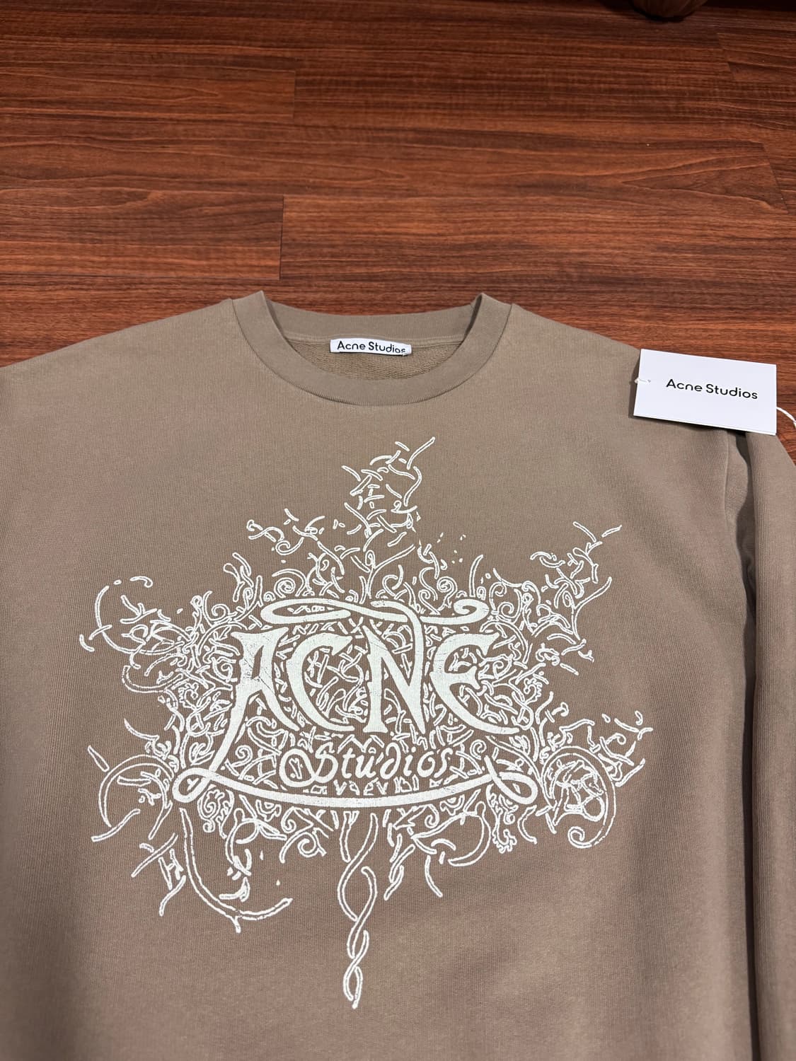 아크네스튜디오 야광 맨투맨 (Bts 진 착용) 상품이미지7