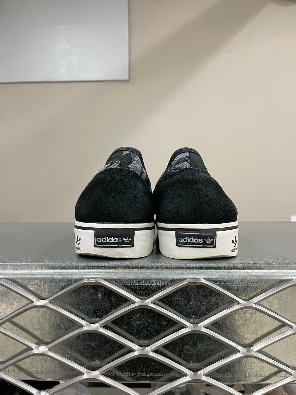 아디다스 X 마크 아디-이즈 코어 블랙 300 상품이미지3