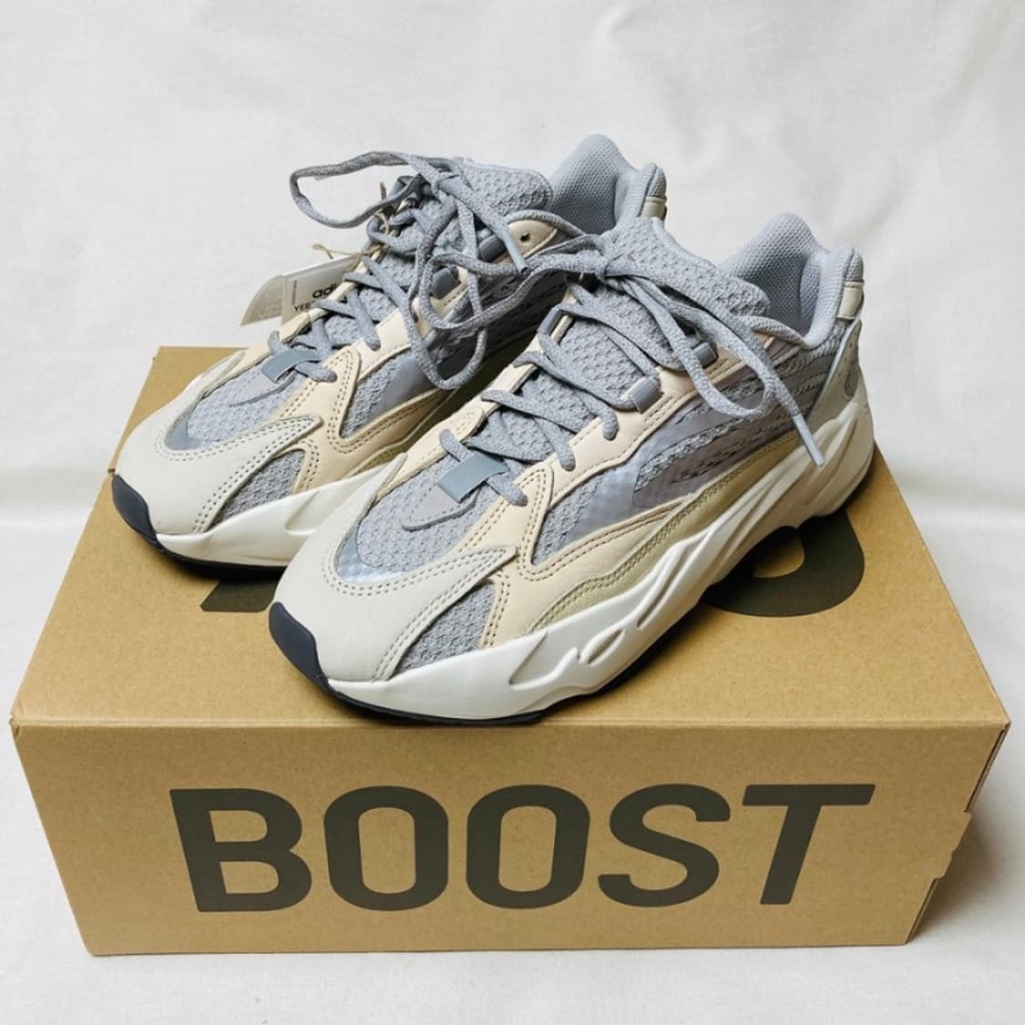 아디다스 이지부스트 700v2 크림 285 상품이미지3