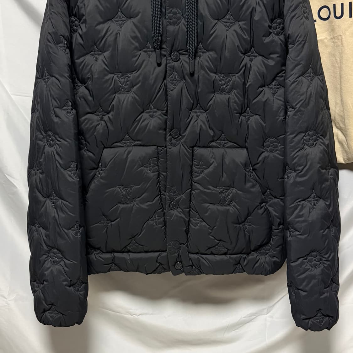 [S+급/48] 루이비통 모노그램 퀄티드 후드 패딩 자켓 블랙 상품이미지3