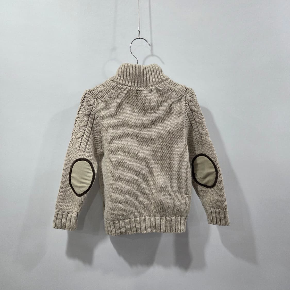 갭 베이비 엘보우패치 풀오버 하프버튼 케이블 니트 3Y 상품이미지4