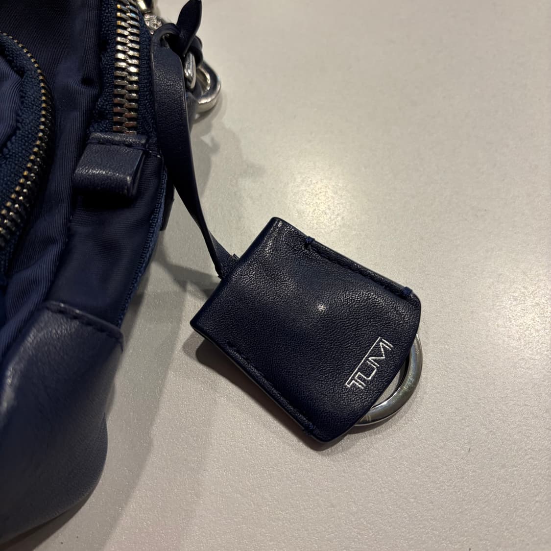 TUMI 투미 보야져 트로이 네이비 크로스백 상품이미지3