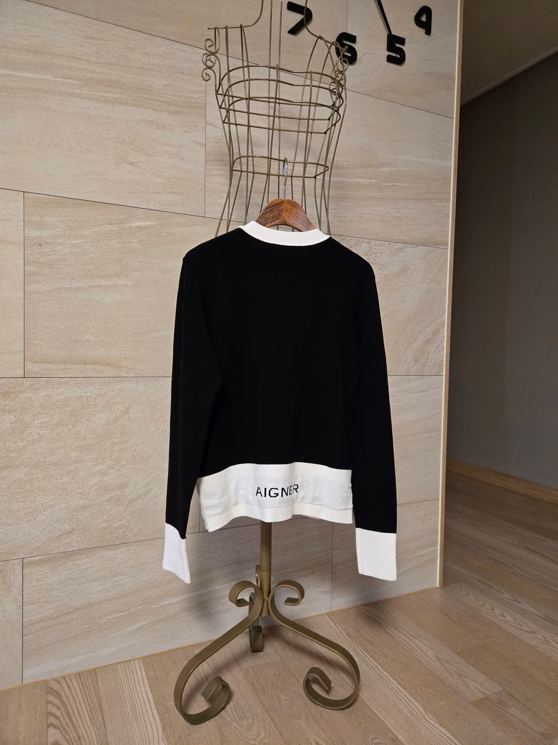 [90] AIGNER 아이그너 배색 가디건 2024 상품이미지4