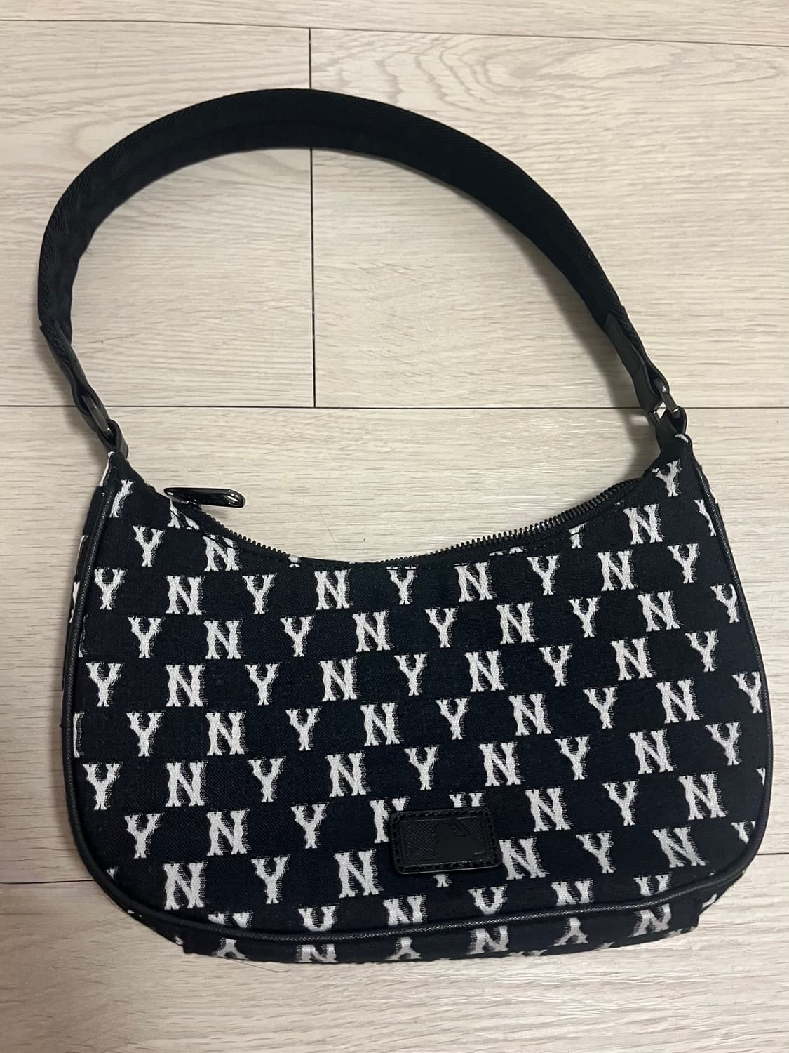 엠엘비 모노그램 자카드 호보백 NY 상품이미지3