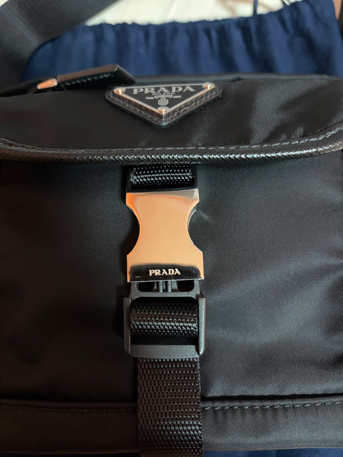 프라다 리나일론 및 사피아노 가죽 숄더백 2VD070 판매합니다. 상품이미지6