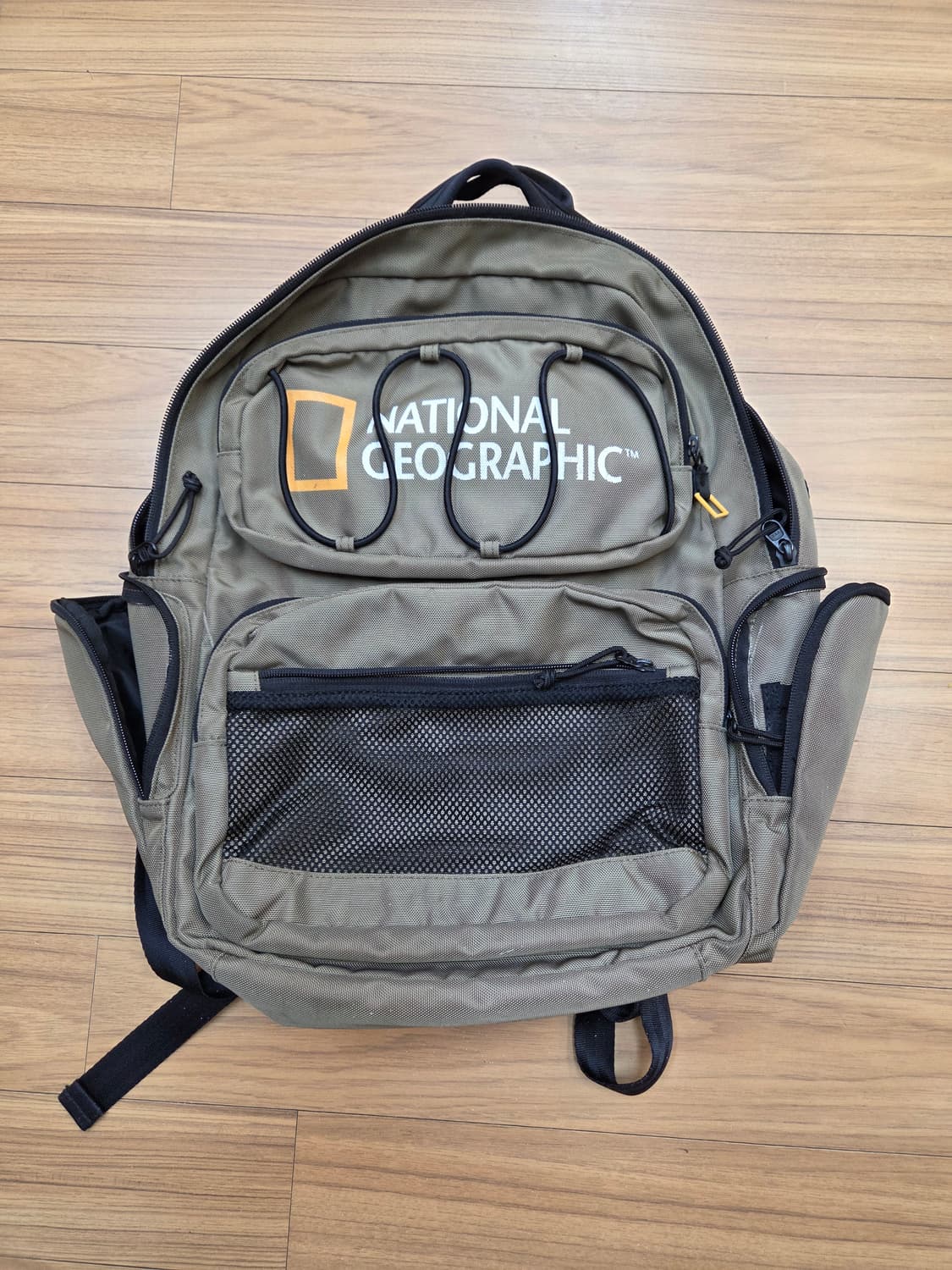 내셔널지오그래픽 유틸리티 백팩입니다. 품번은 N183ABG160입니다.  상품이미지1