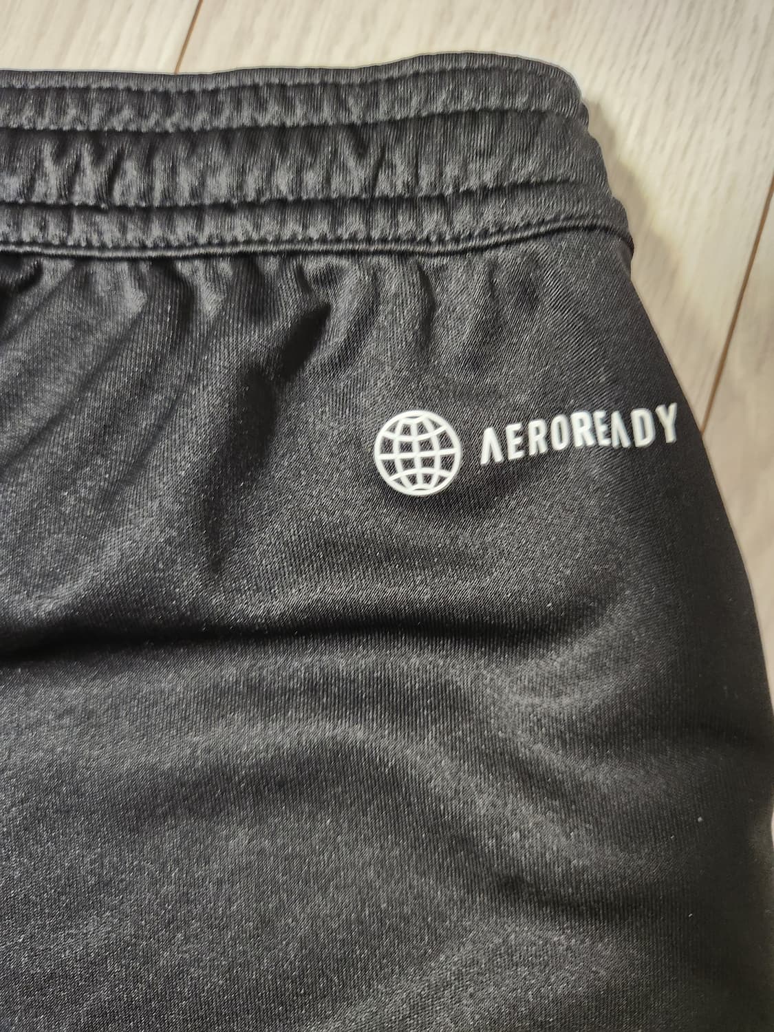 아디다스 블랙 반바지 ent22 sho 사이즈xl(새상품급)
오염 하자없 상품이미지4