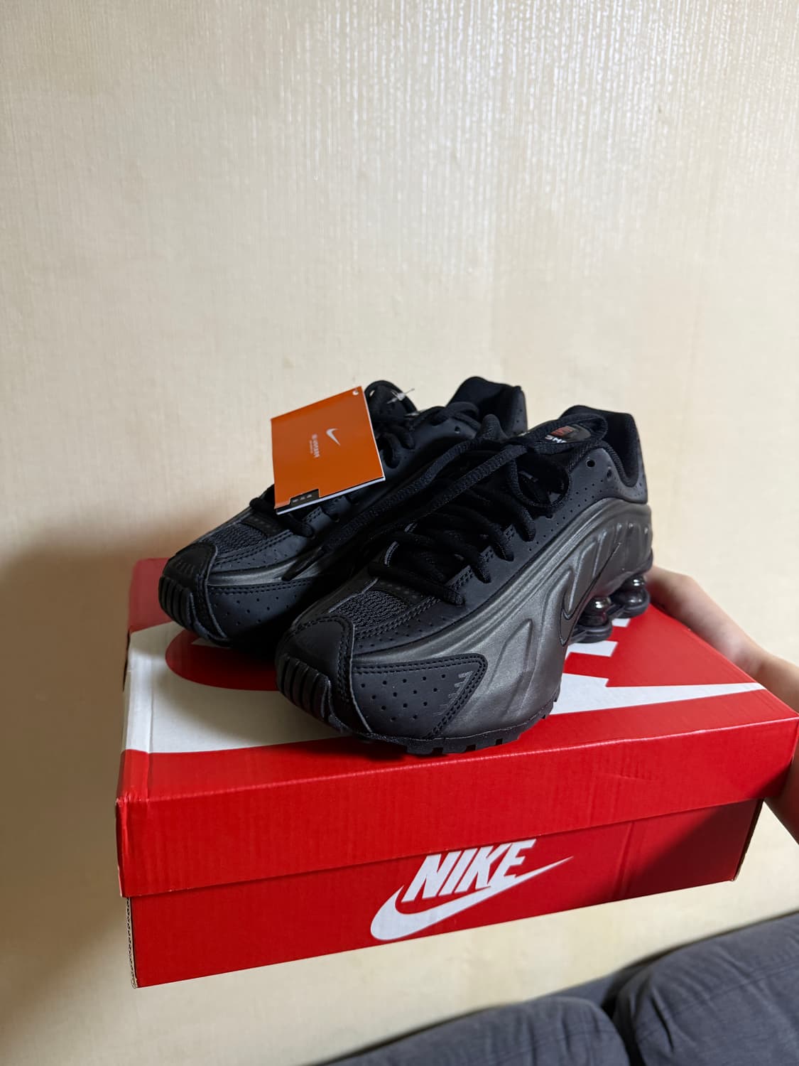 나이키 샥스 r4 블랙 브라이트 크림슨 230 상품이미지1