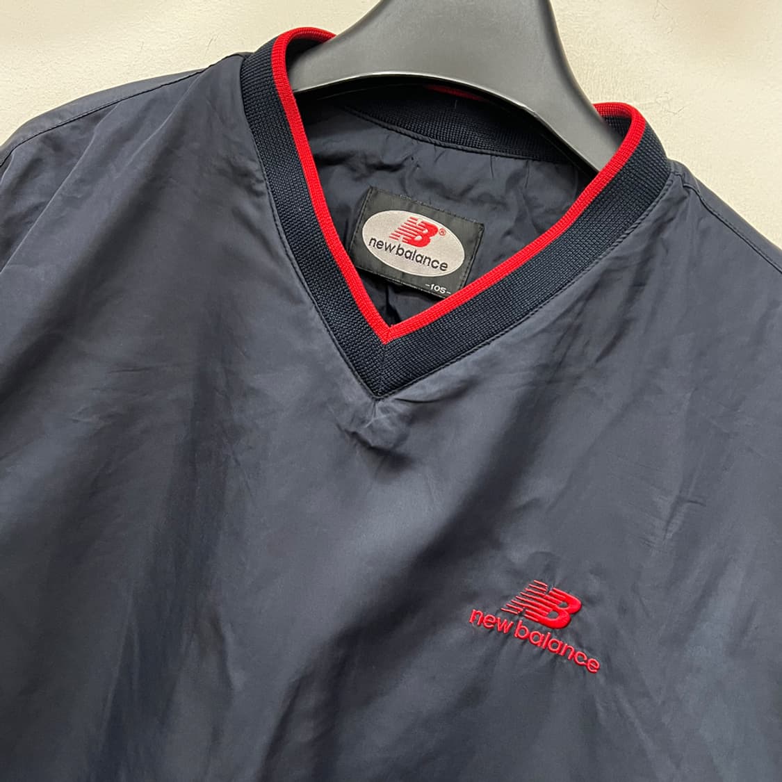 뉴발란스 브이넥 바람막이 웜업 105 상품이미지3