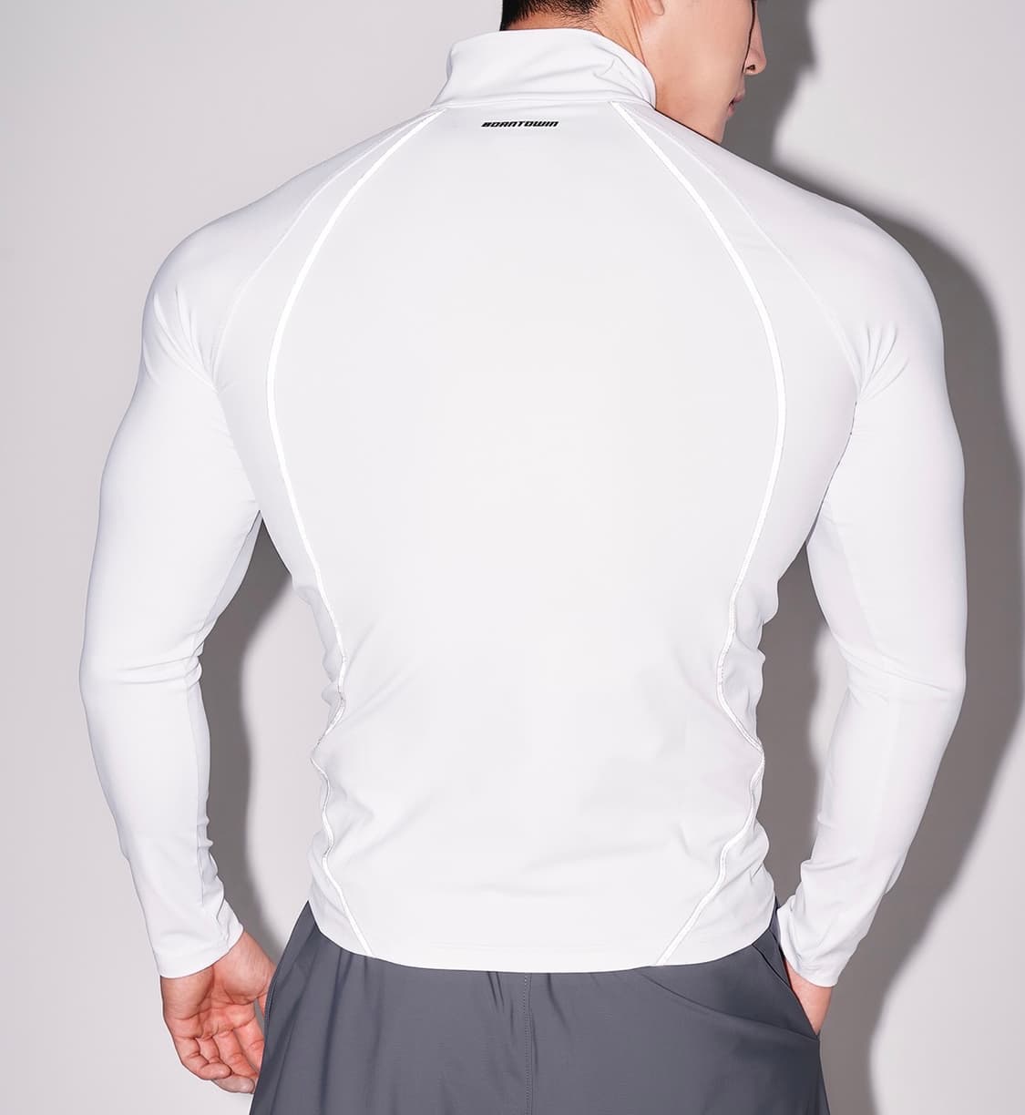 본투윈 머슬핏 컴프레션 기능성 하프 반집업 size:3 상태:최상 상품이미지2