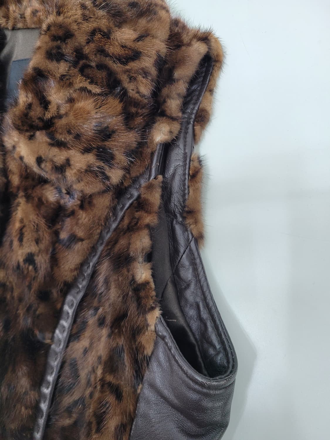 LEEGA 리가 양가죽 레오파드 밍크 베스트 / 여 85 브라운
 상품이미지5