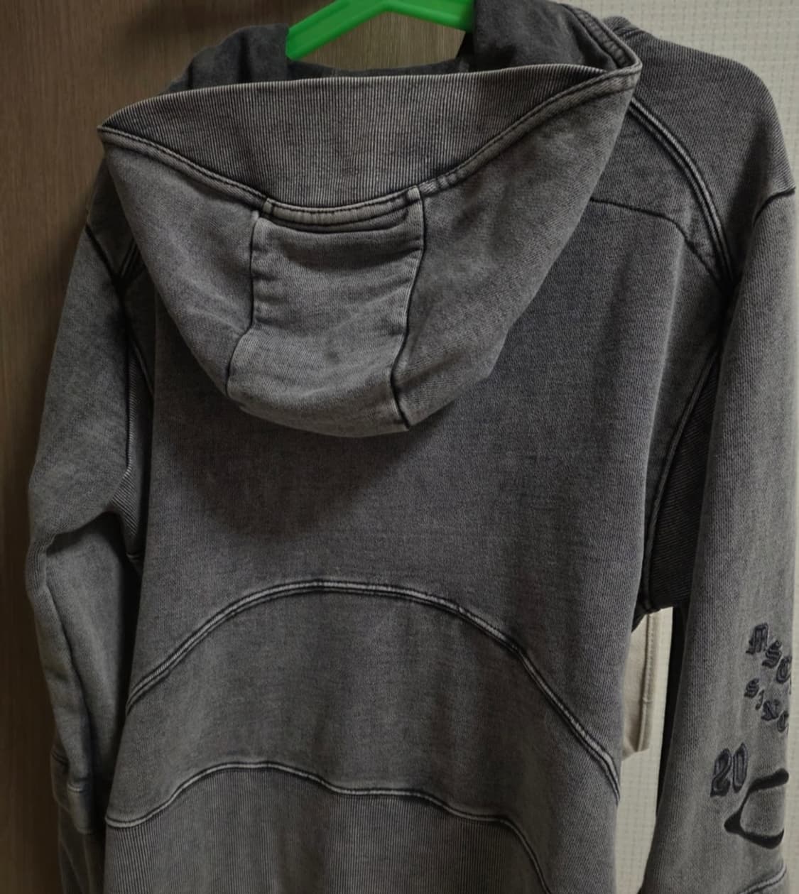 (W) 미스치프 컷 오프 후드 워시드 차콜 - M size 상품이미지3