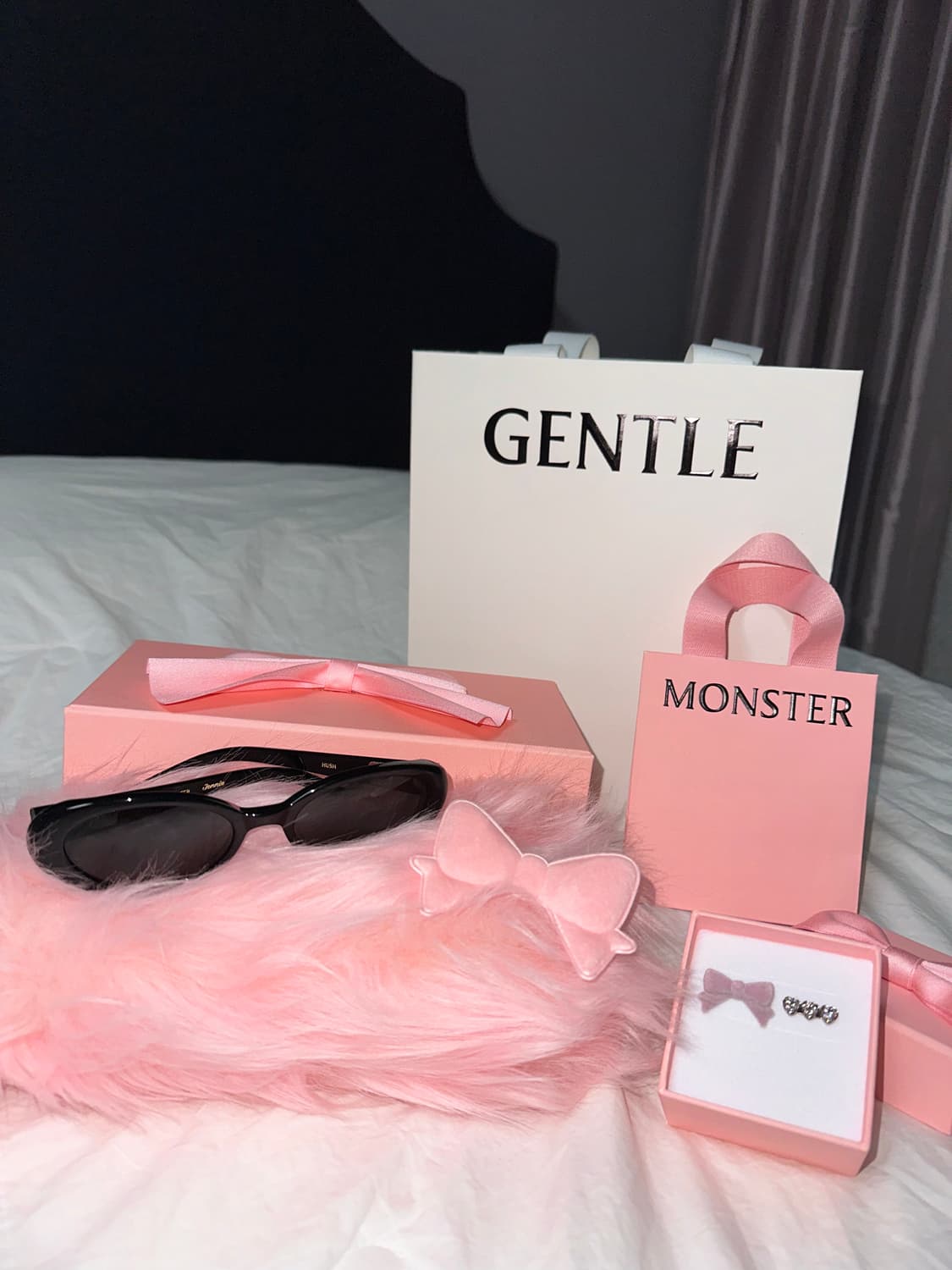 젠틀몬스터 제니 선글라스 허쉬 블랙 참 포함 상품이미지2