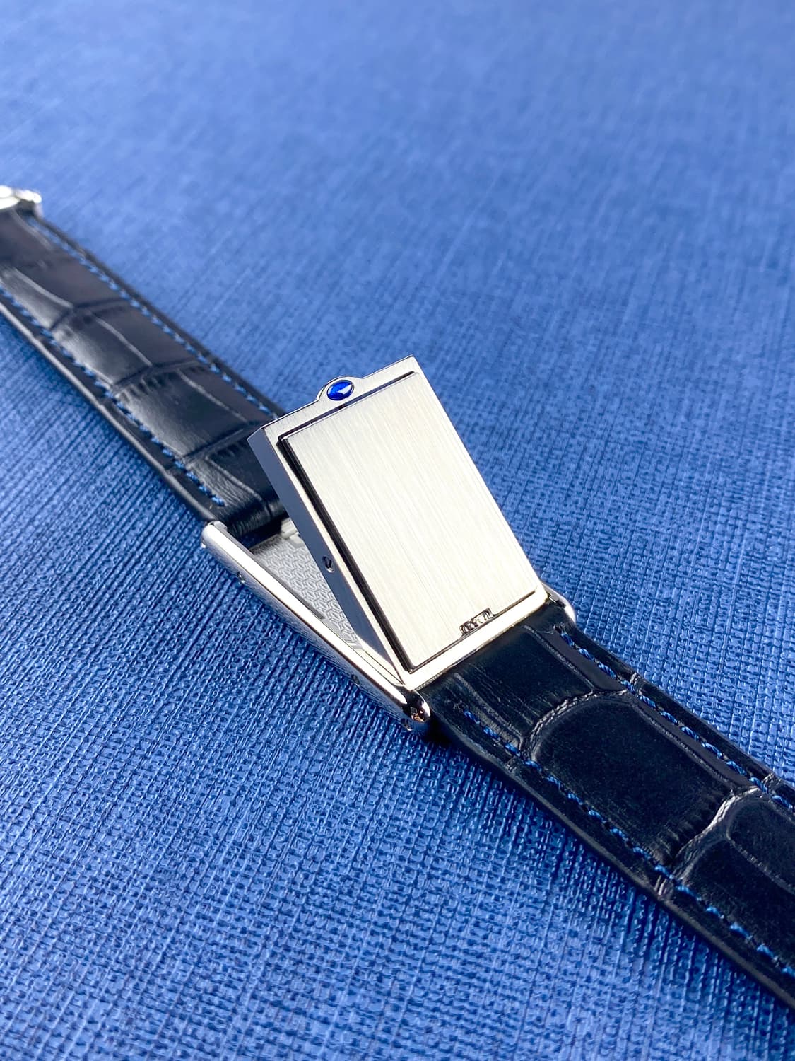 RM님 착용 CARTIER TANK BASCULANTE MÉCANIQUE 상품이미지7