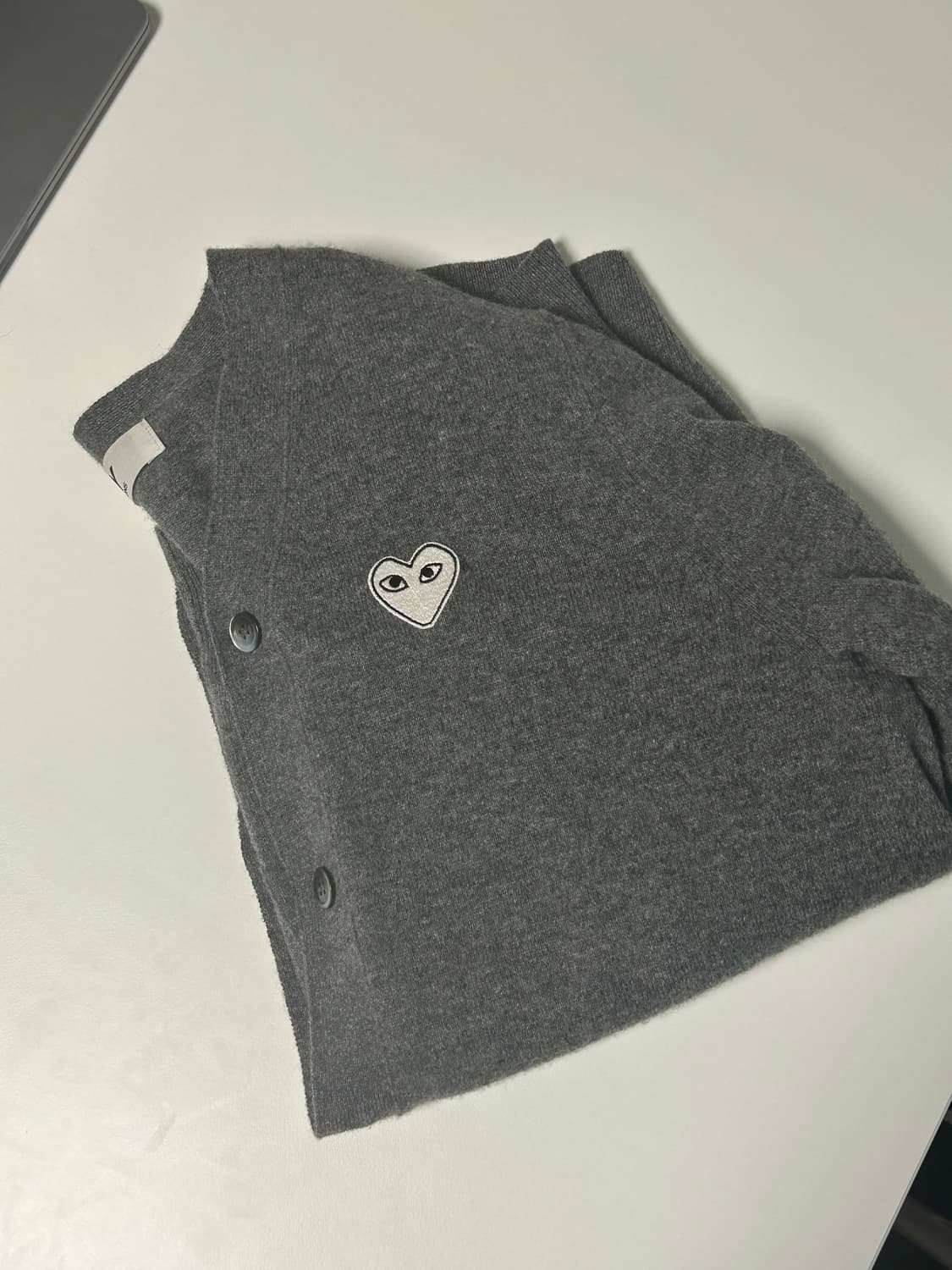 꼼데가르송 화이트 와펜 가디건 다크 그레이 L 상품이미지2