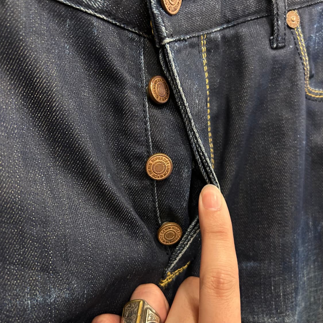 슈퍼드라이 재팬 슬림핏 버튼플라이 코팅 데님진 상품이미지5