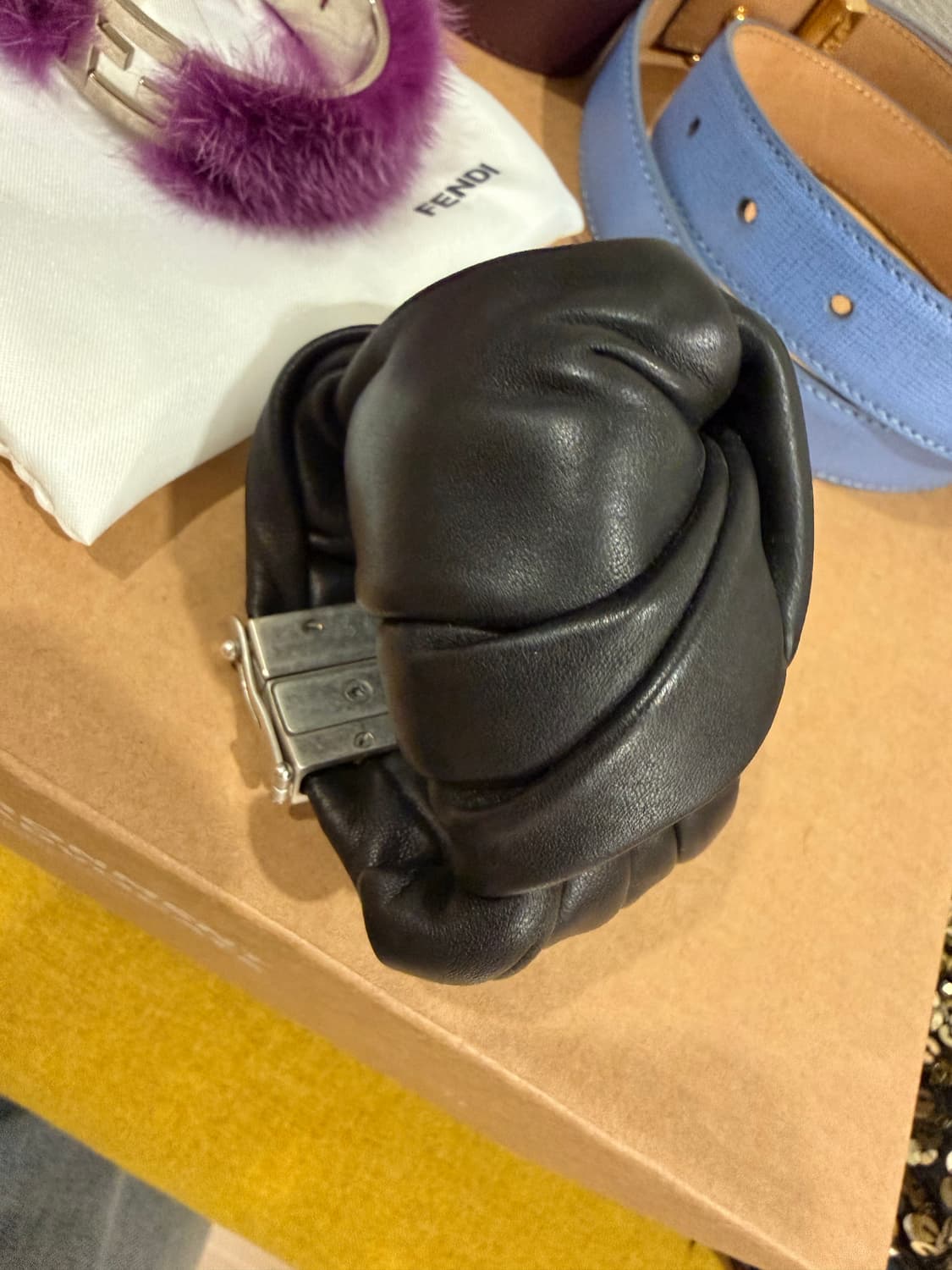 셀린느 celine 블랙 양가죽 매듭 팔찌 상품이미지4