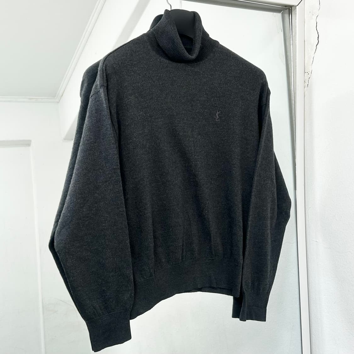 입생로랑 터틀넥 니트 상품이미지4