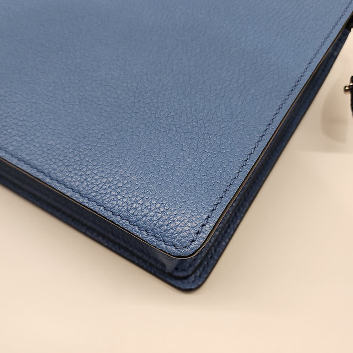 프라다 2VF001 삼각로고 가죽스트랩 클러치 블루 상품이미지6