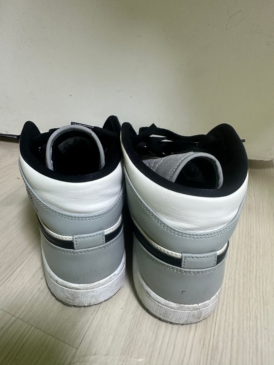 나이키 에어 조던1 미드 스모크 그레이 275 상품이미지4