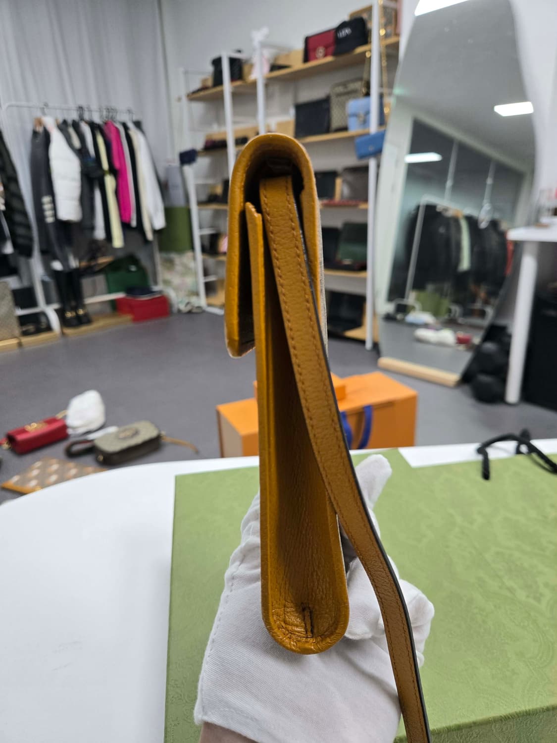 [40%할인] 구찌 카이 폰홀더백 상품이미지4