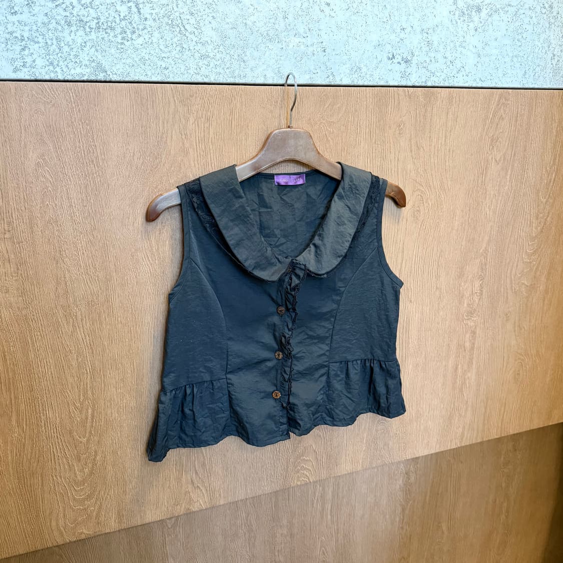 빈티지 슬리브리스 블라우스 라운드 빅 카라 프릴 트리밍 디테일 블랙 상품이미지1