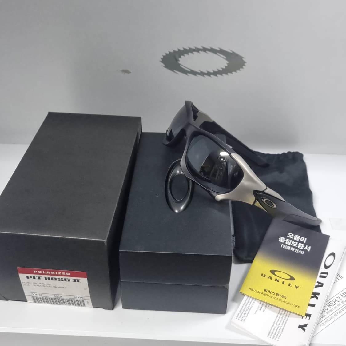 오클리 핏보스 II 매트블랙 티타늄 미사용 상품이미지2