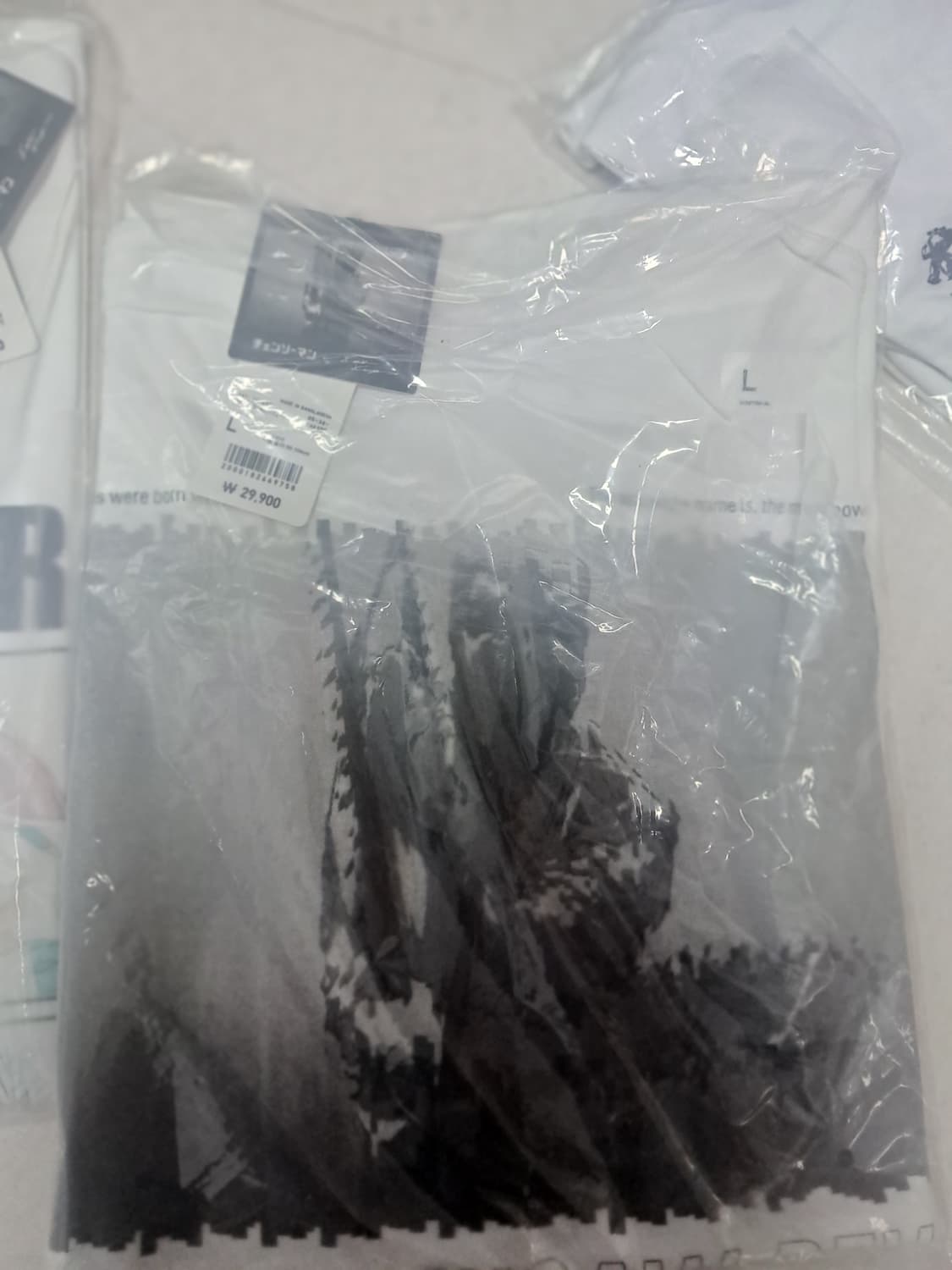 [미개봉] 체인소맨 유니클로 반팔티 L 판매 상품이미지3