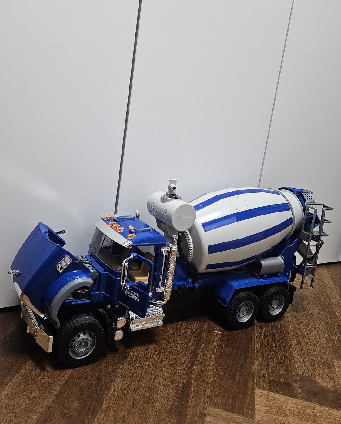 브루더 MACK 8200 시리즈 레미콘 상품이미지2