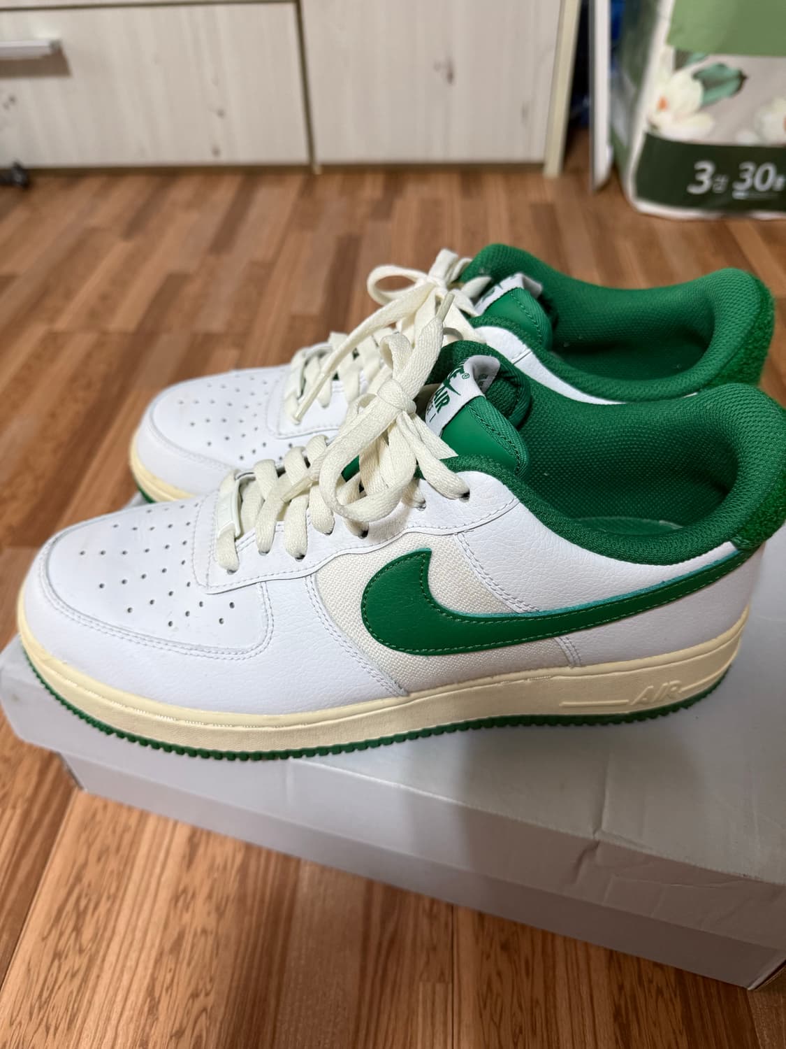 나이키 에어포스 1'07 LV8 바시티 화이트 파인 그린 상품이미지4