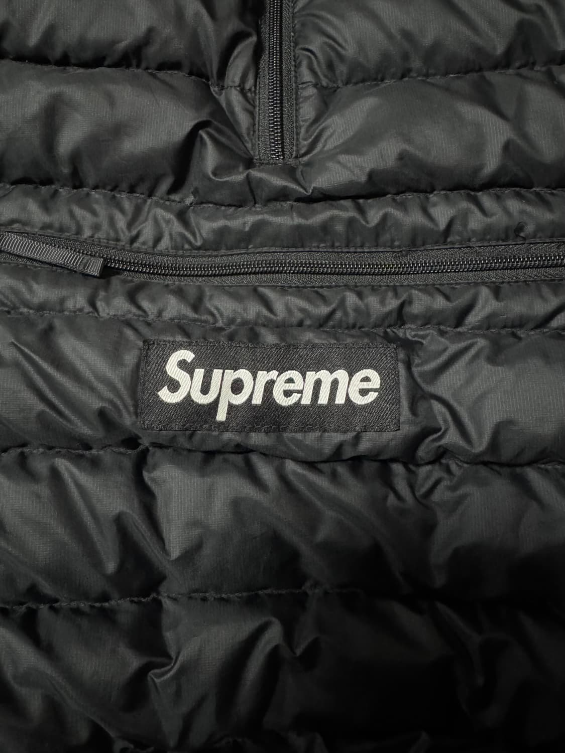 (M) 슈프림 마이크로 다운 하프 집 후드 풀오버 블랙 24 FW 상품이미지4